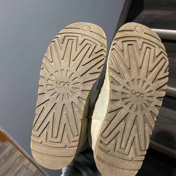 UGG Boots Size 7 - Picture 3 of 5